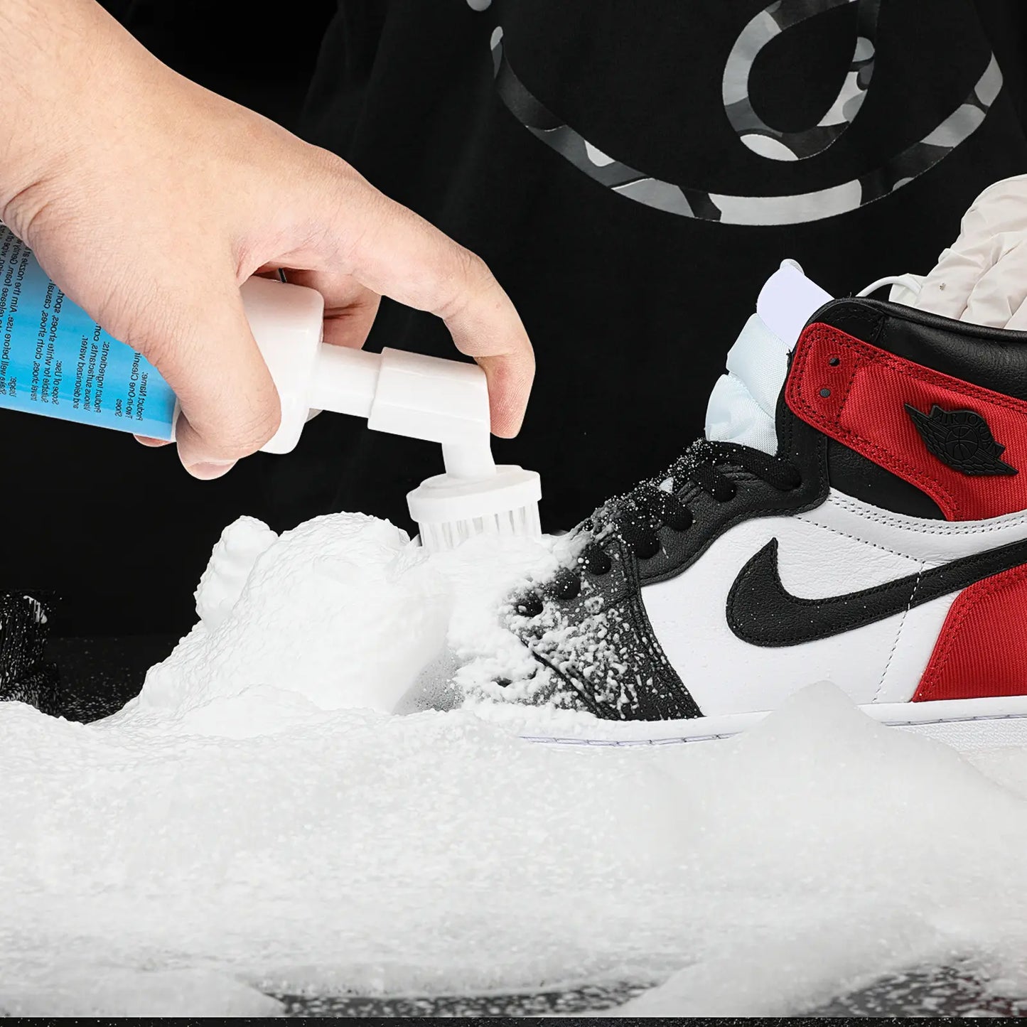 Say Goodbye to Dirty Shoes: The Ultimate Water-Free Instant Sneaker Cleaner!