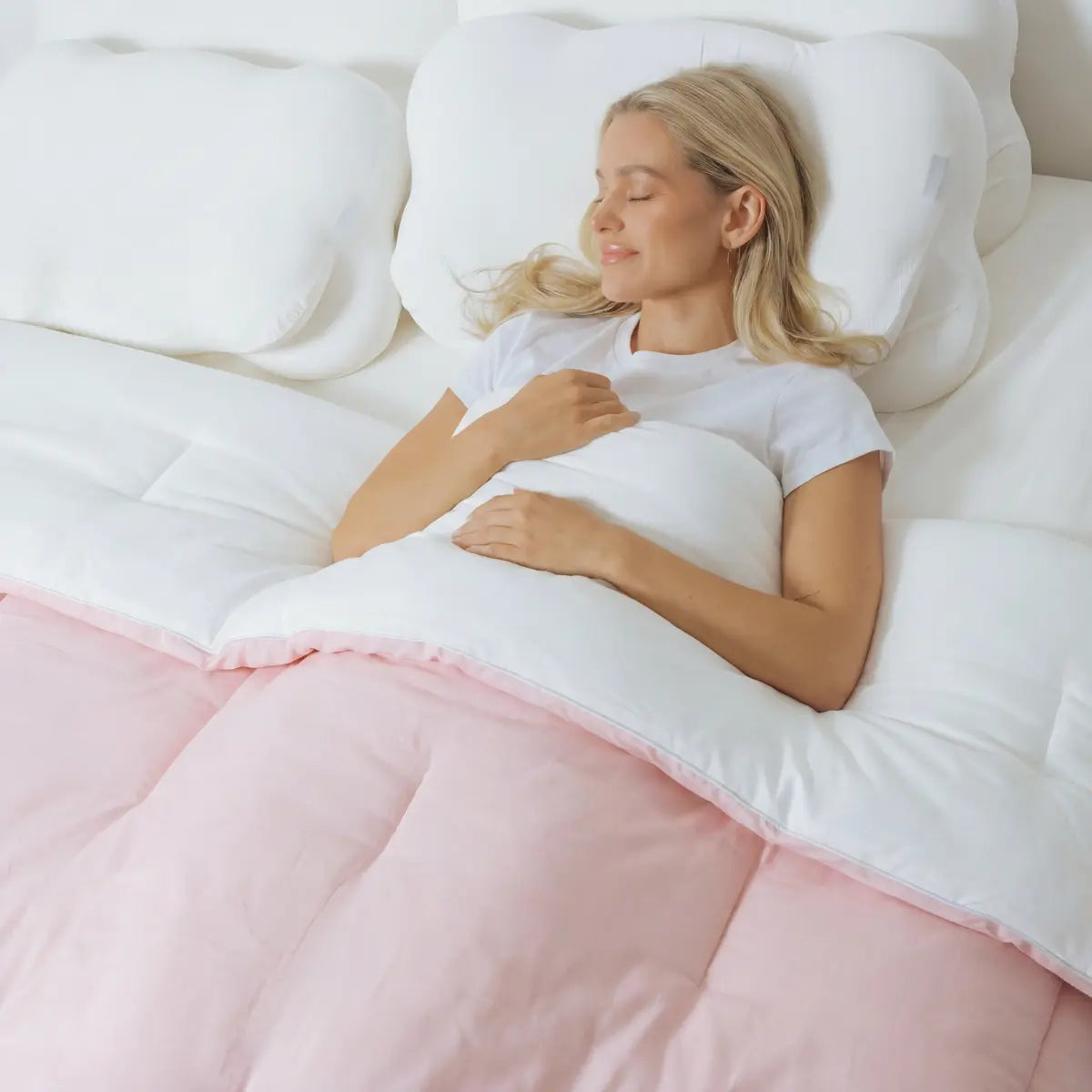 Sleep on a Cloud: The Ultimate Ultra-Soft, Zero-Pressure Comforter